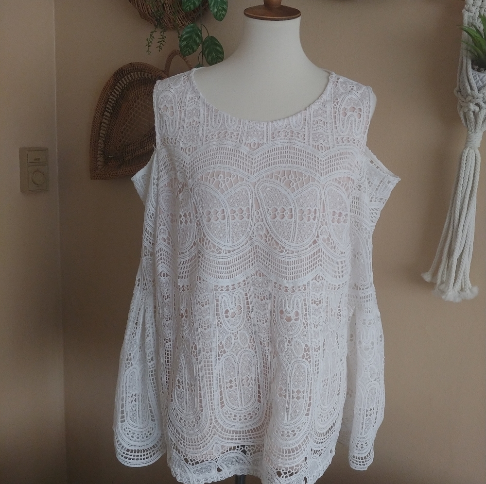 Soeiblu White Lace Top Size 3XL Cold Shoulder